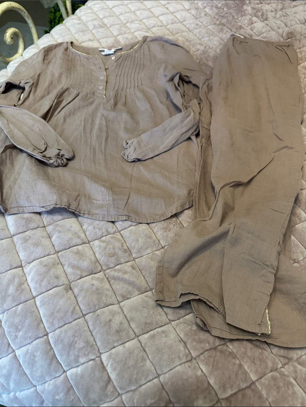 Bonpoint pink-taupe buttoned top and bottom pjs  with gold trim
